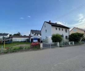 Guntia Apartment mit Terasse und Gartenzugang